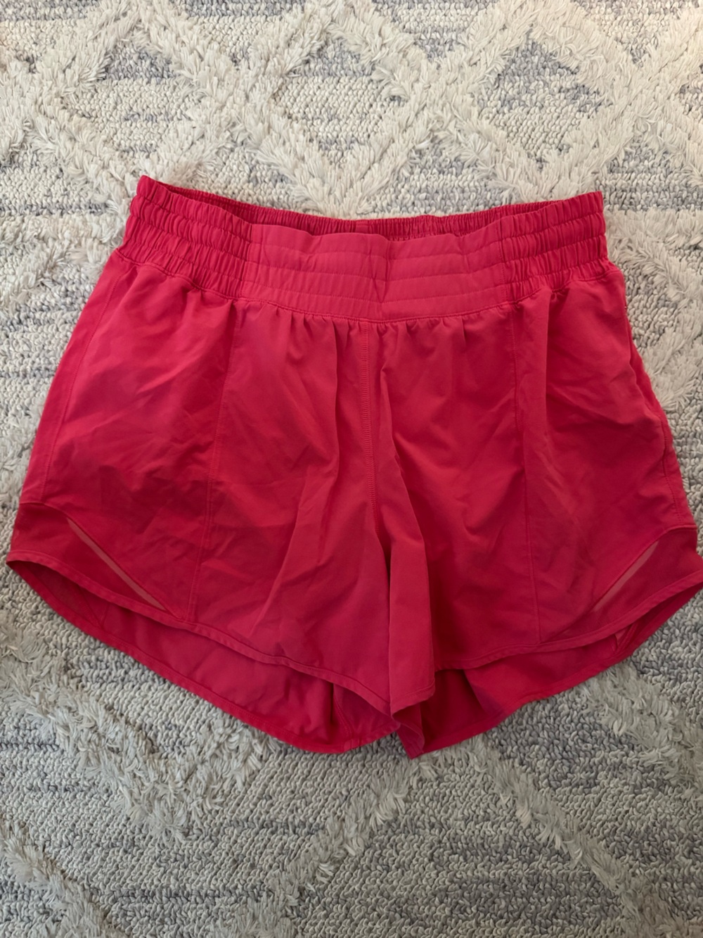 Lululemon High rise hotty hot short 4in, size 8